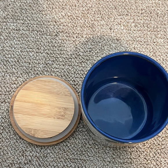 Lemon Ceramic Canister with Wooden Lid 🍋 - Picture 2 of 4